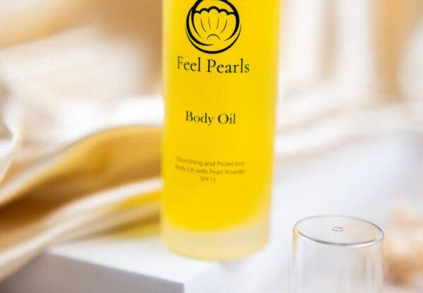 Feel Pearls - Vyživujúci a ochranný telový olej s perlovým práškom SPF 15