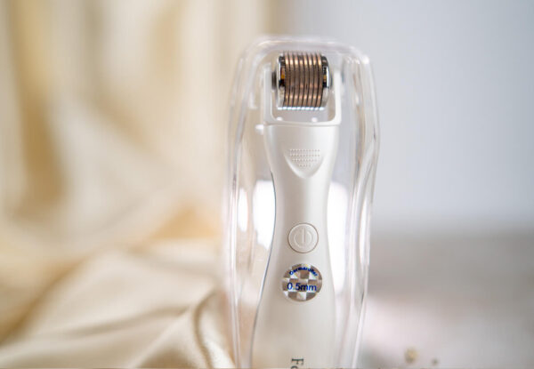 LED derma roller pre pevnú, pružnú a žiarivú pleť